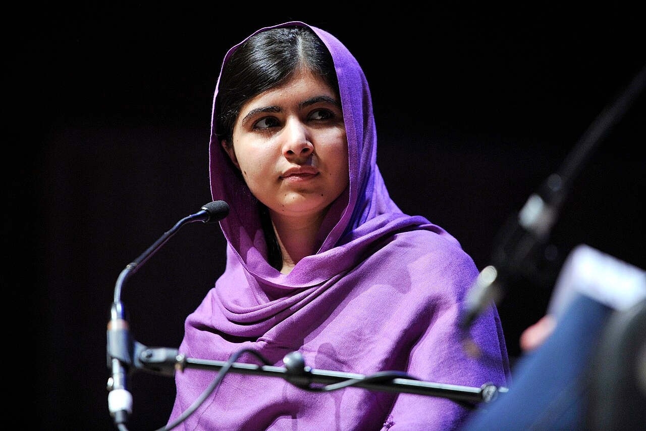 Quem é Malala Yousafzai? Conheça a história da jovem que desafiou o Talibã e conquistou o Nobel da Paz