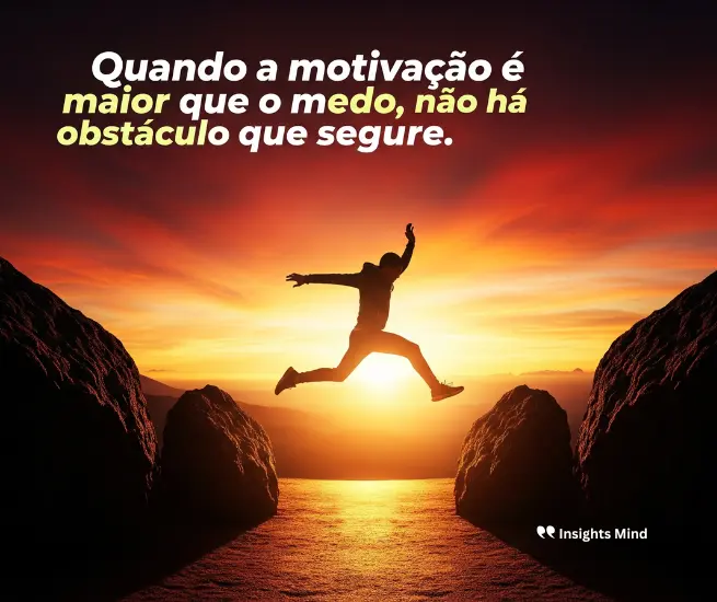 Mensagem inspiradora sobre como a motivação no trabalho supera o medo.